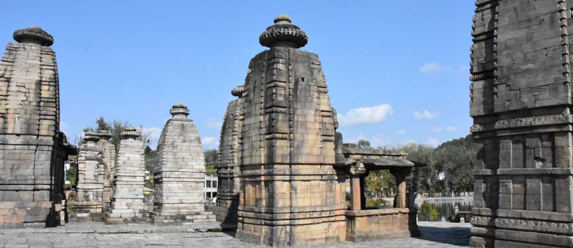 बैजनाथ के शिव मंदिर की तस्वीरें