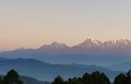 शीतलाखेत से हिमालय पर सूरज की पहली किरण: फोटो निबंध